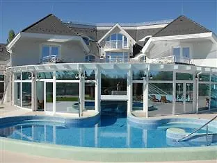 Liget Wellness Es Konferencia Otel