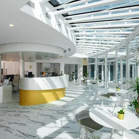 Liget Wellness Es Konferencia Otel