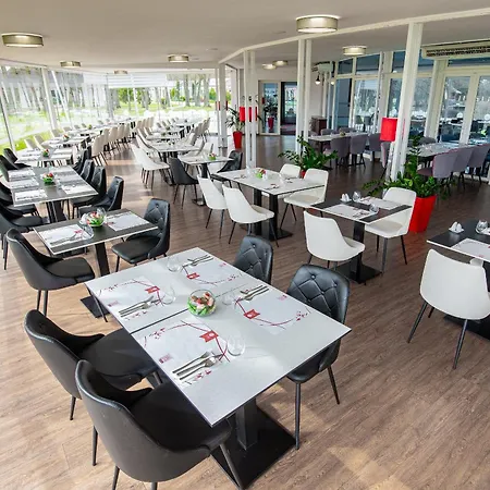 Hotel Liget Wellness Es Konferencia Sarvaš